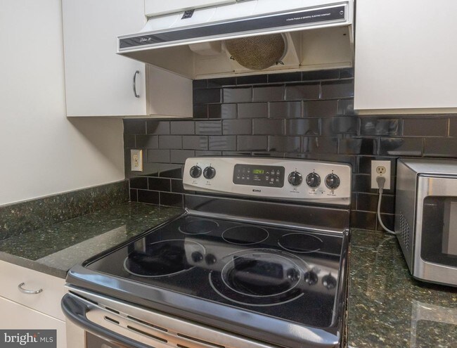 Foto del edificio - 8 Edgewood Green Ct
