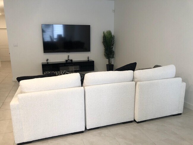 Foto del edificio - 939 NW 3rd Ter