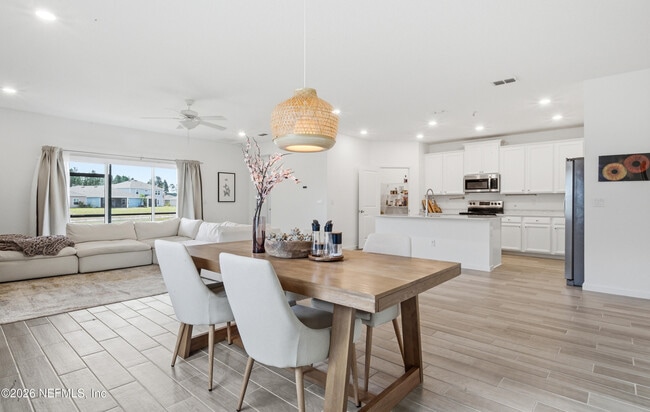 Foto del edificio - 9846 Lemon Balm Wy