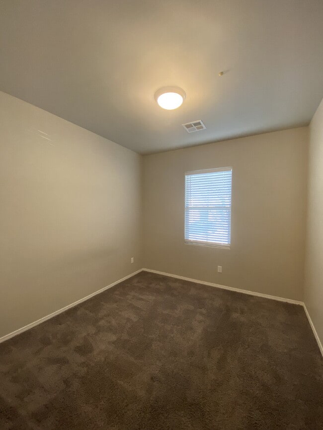 Foto del edificio - Single story 4BR/2Bath/Open Floor Plan/1907 Sqr Ft