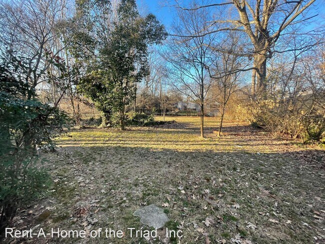 Foto del edificio - 2 br, 1 bath House - 2224 West Cone Boulevard