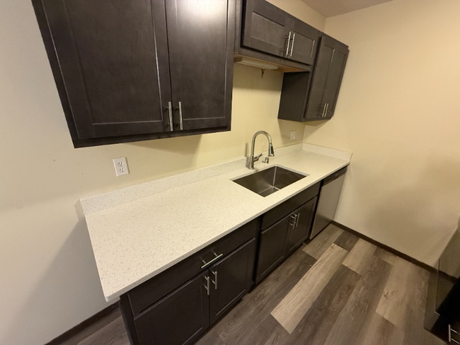 Building Photo - 202 Williamsburg Dr