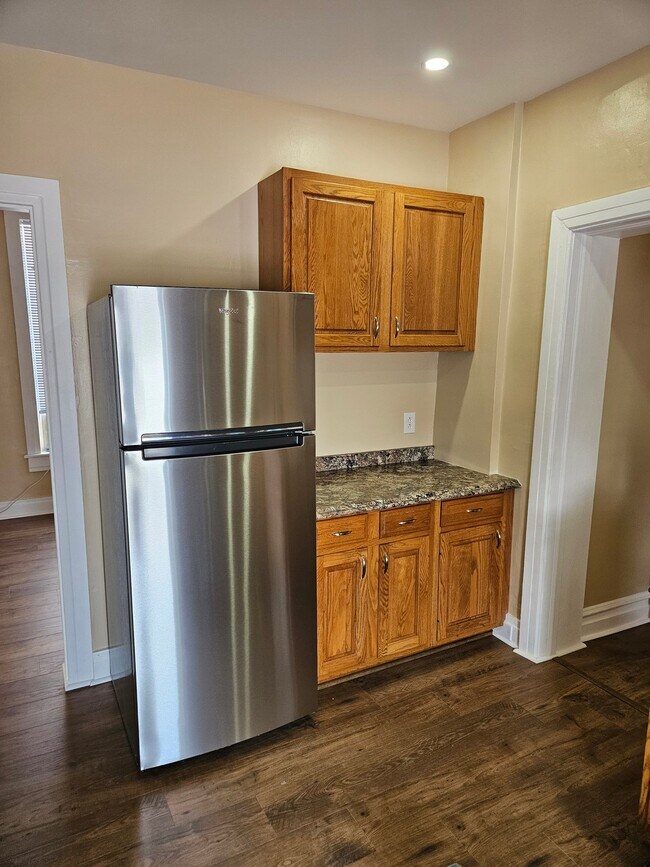 Building Photo - 145 W Main St