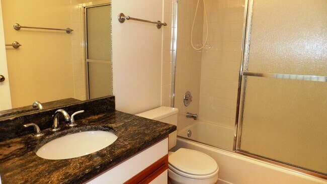 Building Photo - 367 Hunterdon Ct