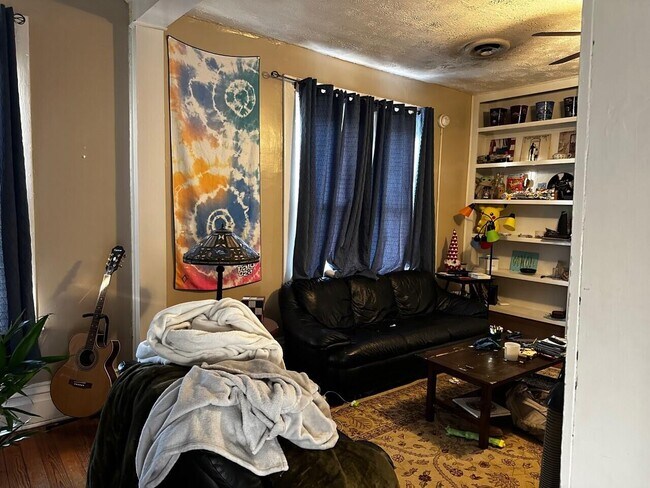 Foto del edificio - 348 Woodland Ave