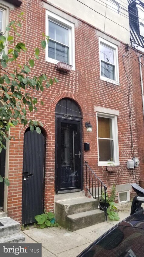 Building Photo - 847 N Lawrence St
