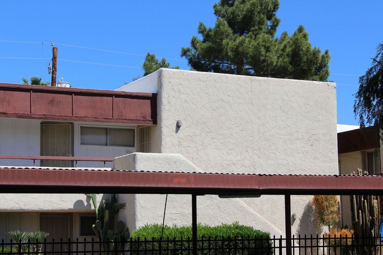 Primary Photo - Upstairs 1 bedroom in Fairmont Gardens Com...