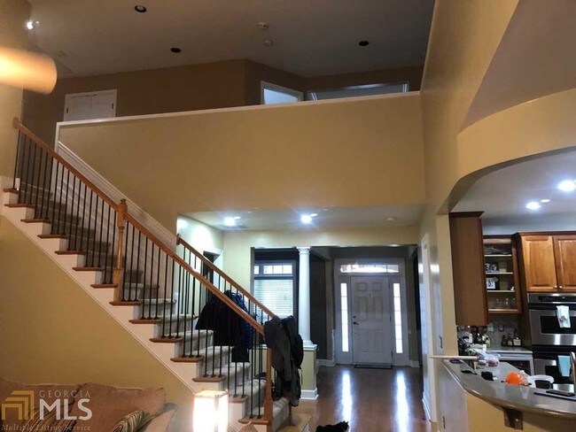 Building Photo - 2022 Belridge Ct