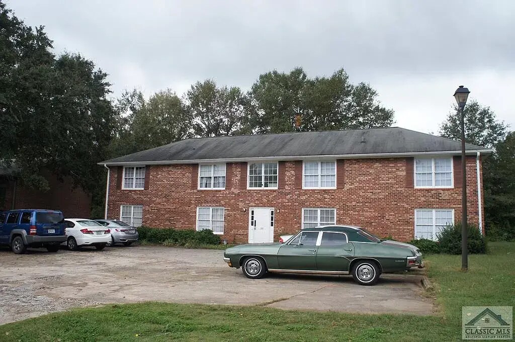 Quadruplex - 120 Barrington Pl
