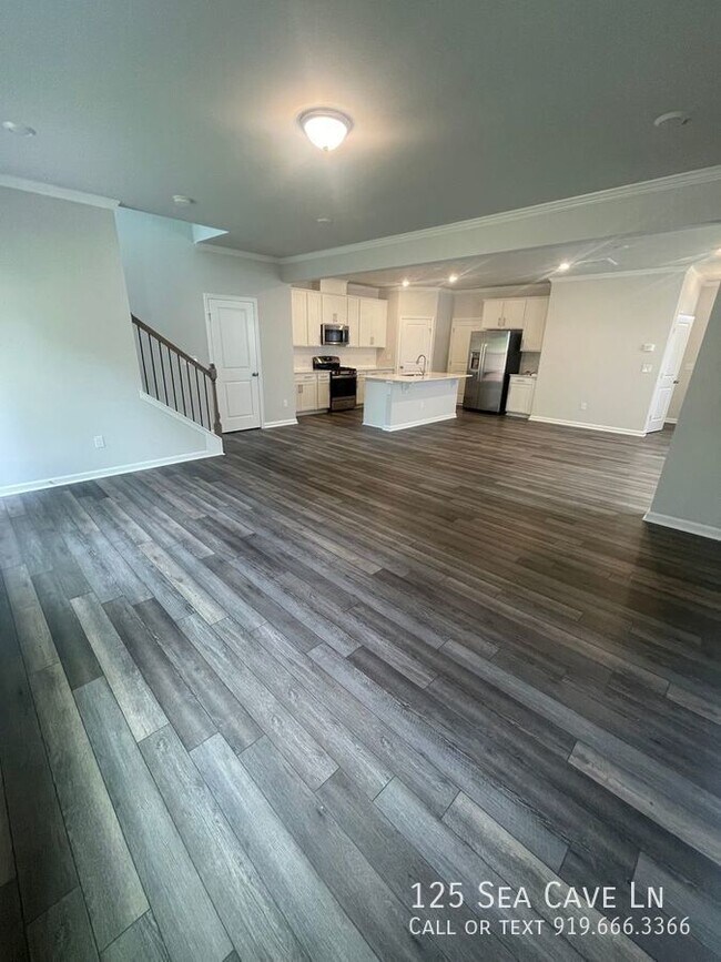 Building Photo - Charming 3 bedroom