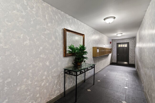 Building Photo - 721 W 30th St