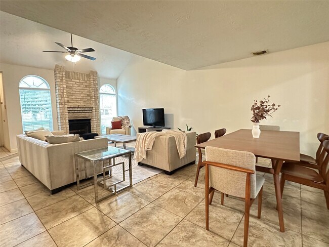 Foto del edificio - 3306 Kempwood Dr