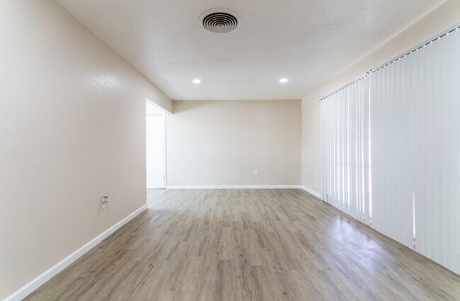 Foto del edificio - 4228 Dawn Ave