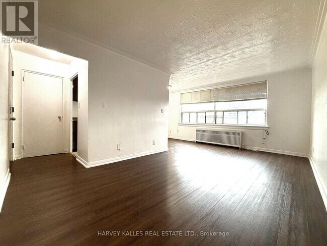 Photo du bâtiment - 1490 Eglinton Ave W