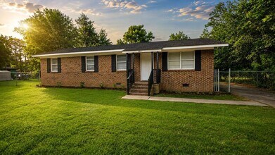 Building Photo - 220 Ebony Ln