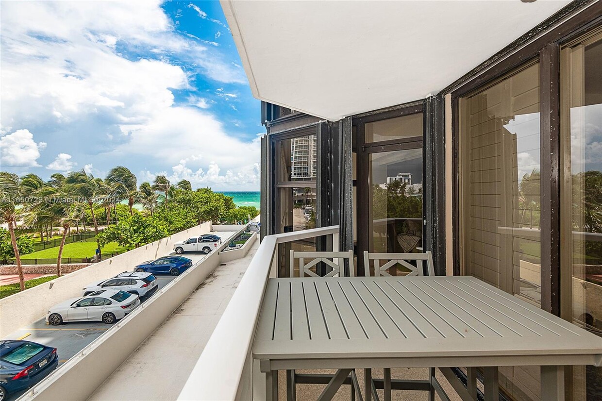 Foto principal - 6423 Collins Ave