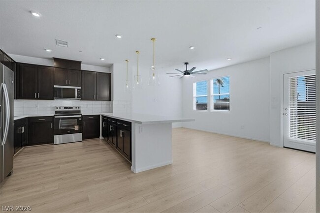 Building Photo - 8667 Luxuriant Ave