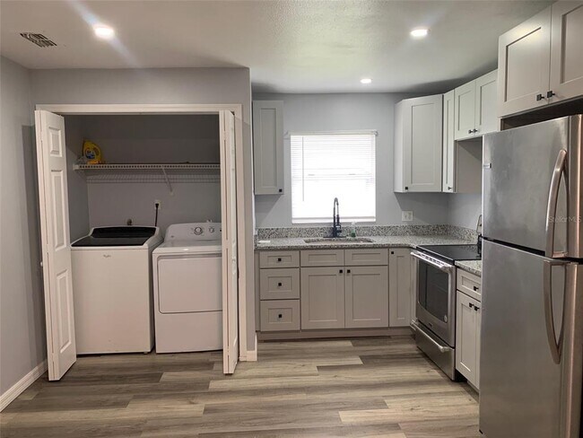 Building Photo - 4214 Pershing Pointe Pl