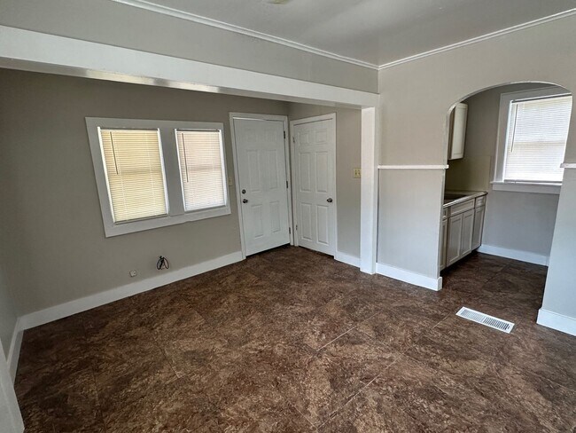 Foto del edificio - Highland - 1 bed 1 Bath - Freshly Painted