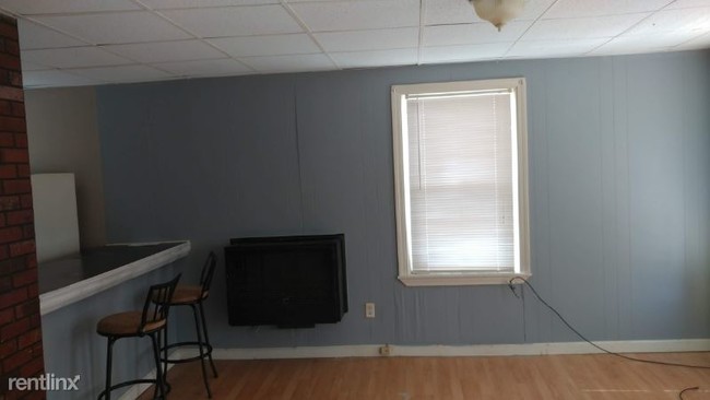 Building Photo - 151 Bay St
