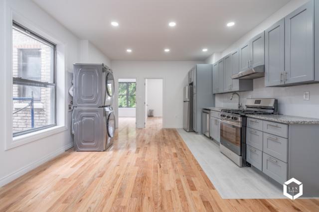 Foto principal - 4 bedroom in BROOKLYN NY 11203