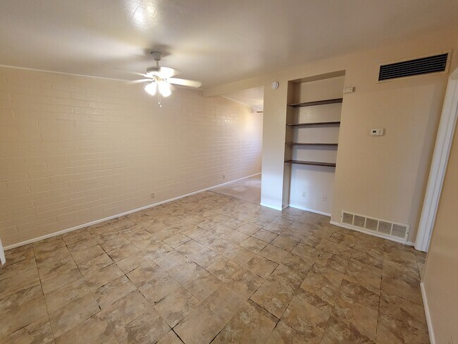 Foto del edificio - 3423 E Flower St