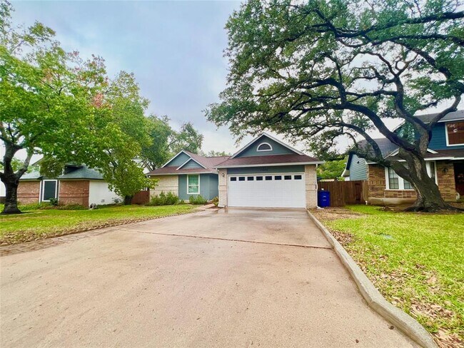 Building Photo - 11917 Meadowfire Dr