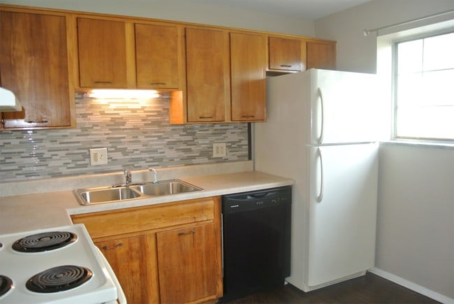 Building Photo - 598 Treeside Dr