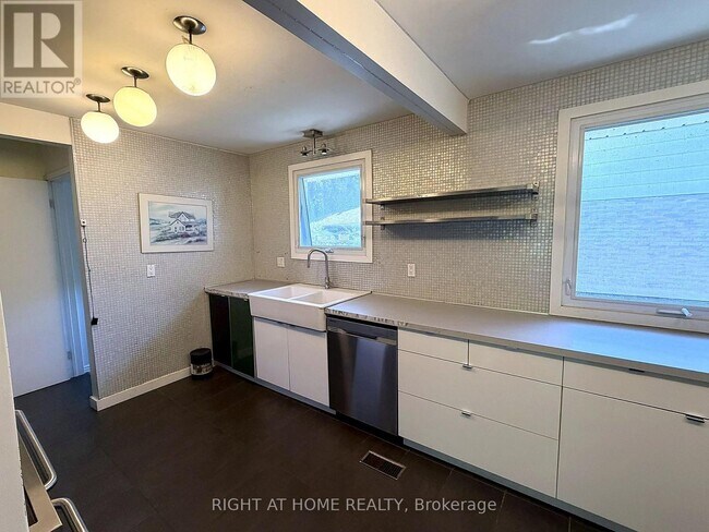 Building Photo - 420 Citation Dr