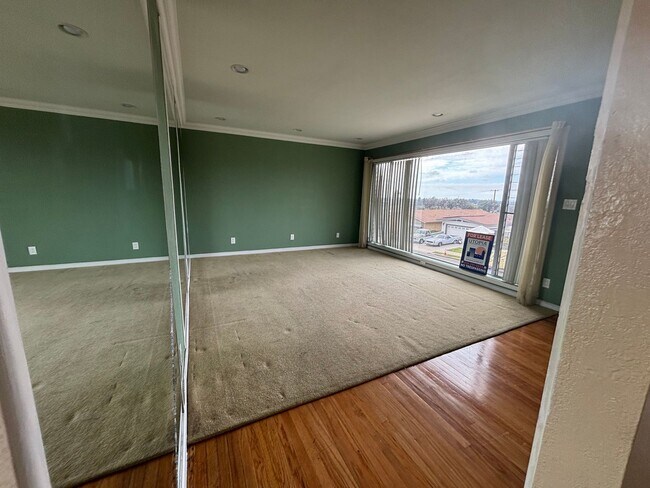Foto del edificio - 3 Bedroom 1.5 Bathroom home centrally loca...