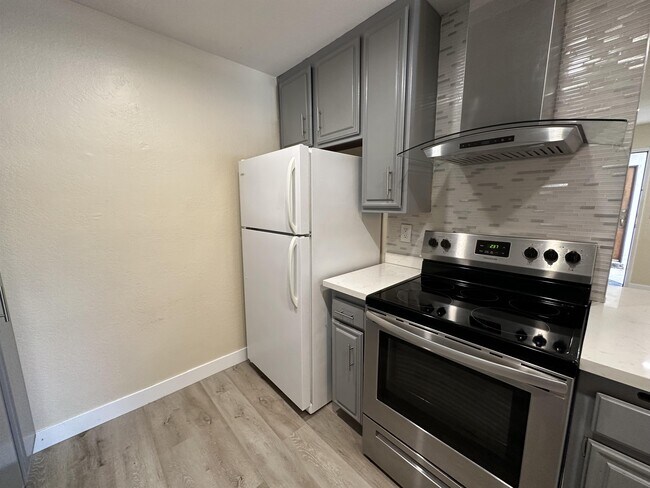 Building Photo - 5045 Collwood Way