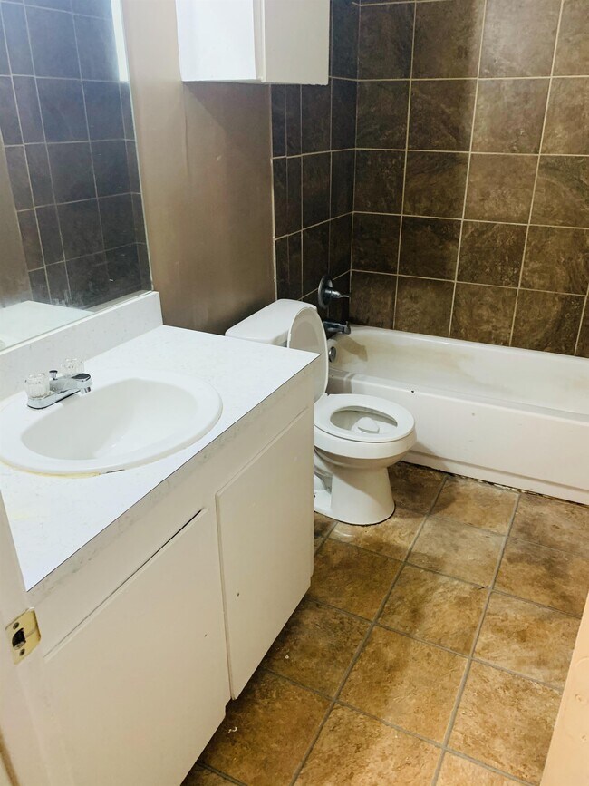 Foto del edificio - 112 E Woodcrest Dr