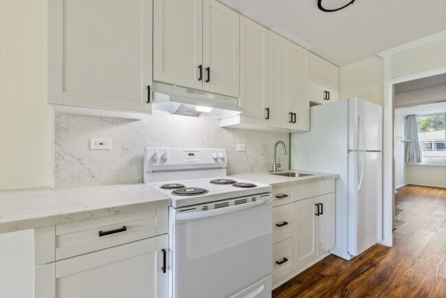 Building Photo - Remodeled 1 bed/ 1 bath- **ALL Utilities I...
