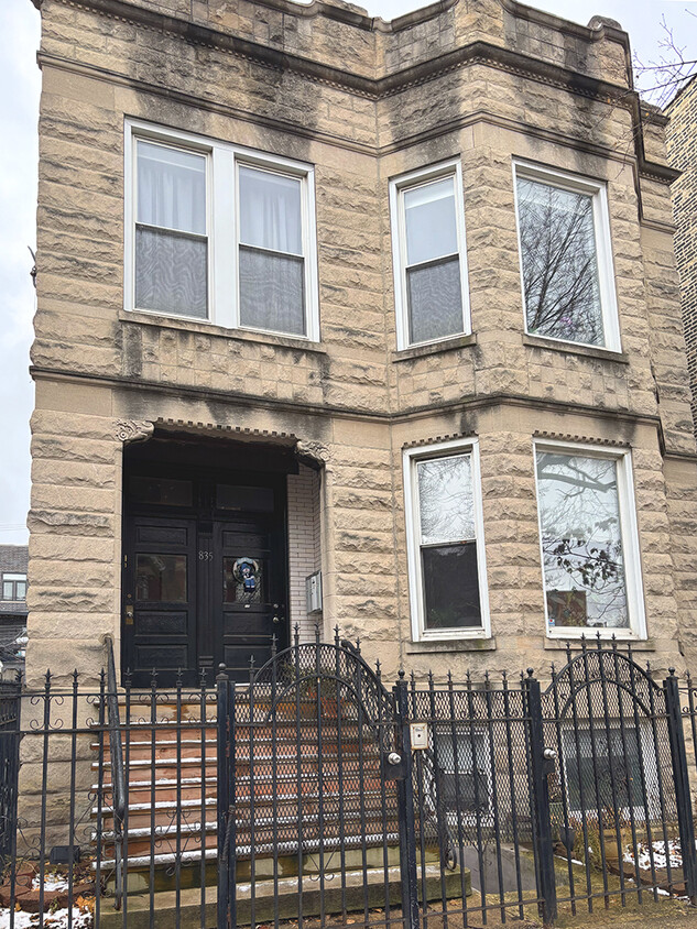 Foto principal - 835 N Damen Ave