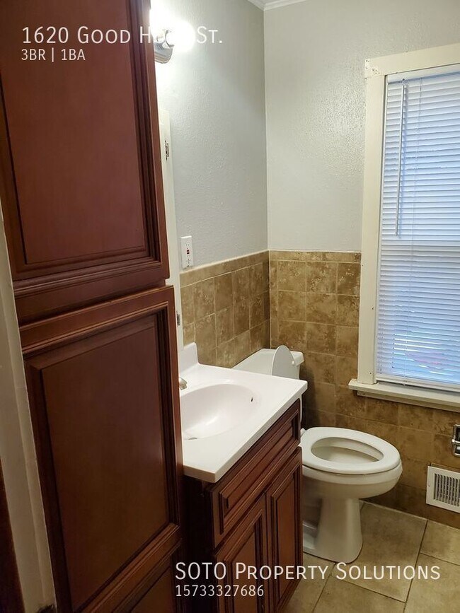 3BD/1BA Pet friendly house with W/D hookup... House Rental in Cape