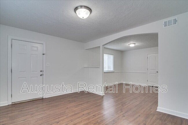 Foto del edificio - 4018 Wheeler Woods Rd