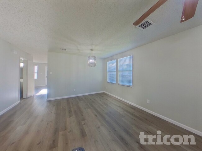 Building Photo - 604 Rocky Springs Dr