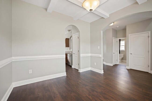 Building Photo - 121 Feathers Ln
