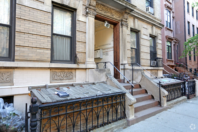 Building Photo - 269 Union St