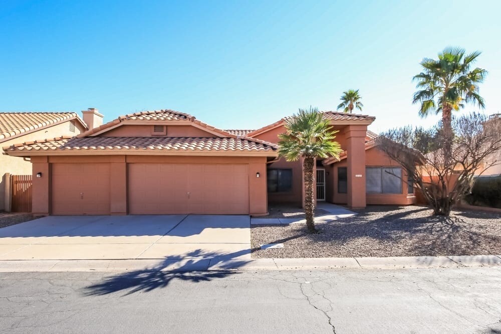 Foto principal - 214 N Honeysuckle Ln
