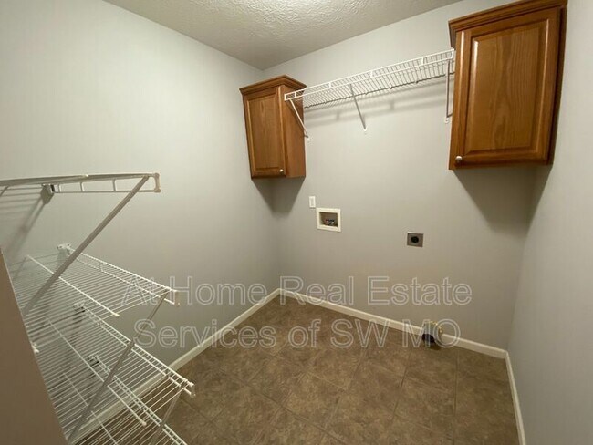 Foto del edificio - 1773 W Lennox Dr