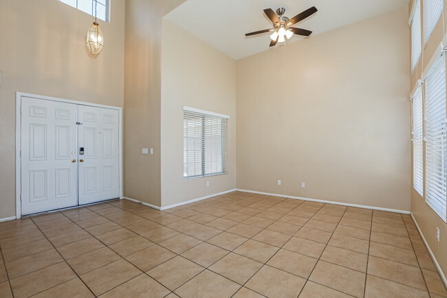 Building Photo - 919 W Juanita Ave