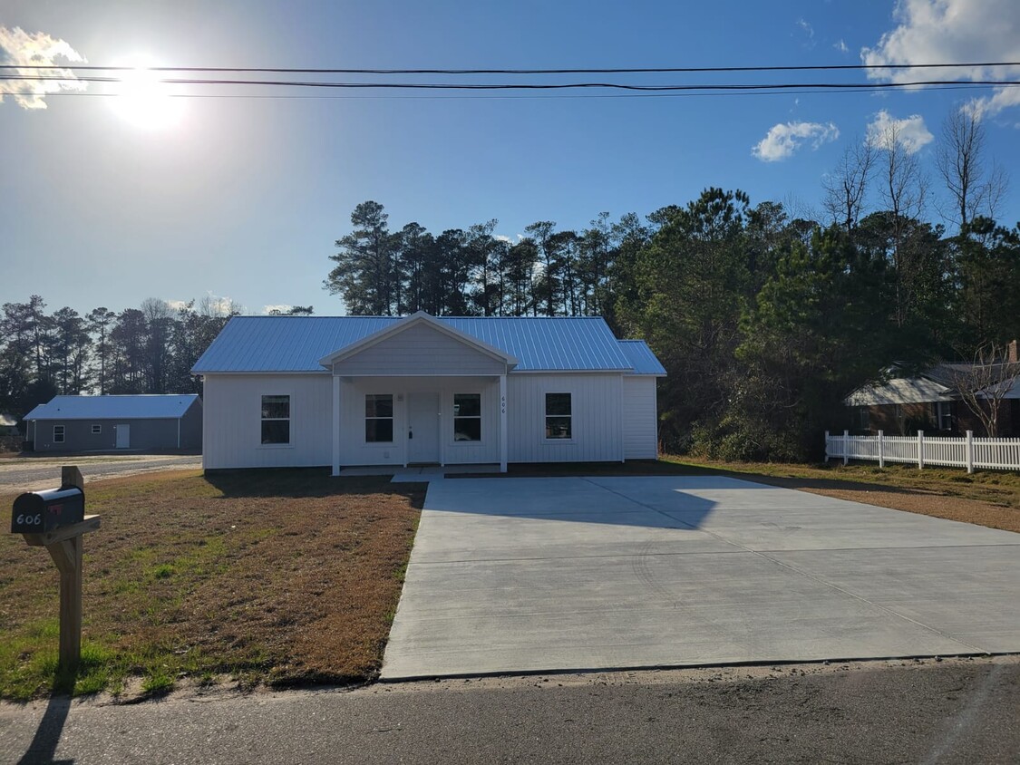 Foto principal - 606 Anderson St