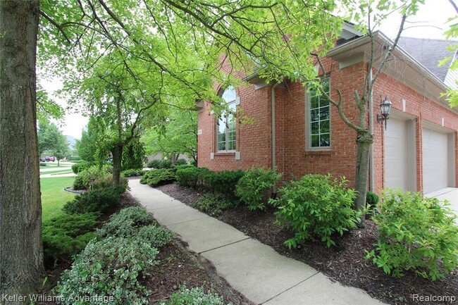 Building Photo - 18547 Clairmont Cir E