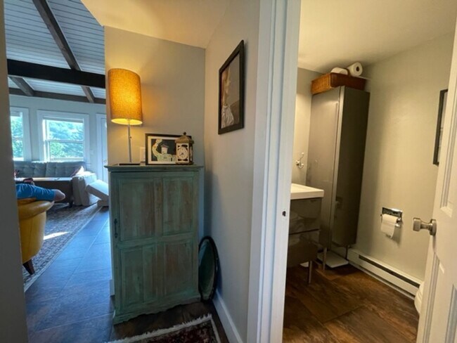 Building Photo - Beautiful & Completely Remodeled 2 Bedroom...
