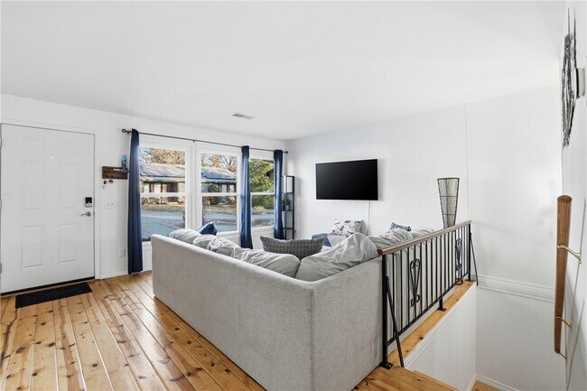 Foto del edificio - 10 Dogwood Dr