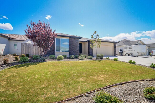 Foto del edificio - Northwest w/RV Parking 3 bedroom 2 Bath