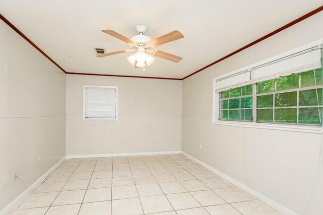 Building Photo - 908 Brinwood Ave