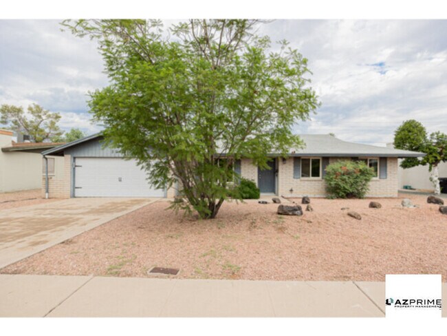 Building Photo - Gorgeous 3/2 Phoenix Home with Pool!