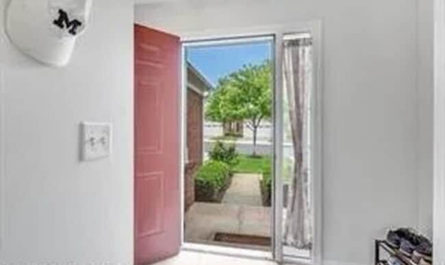 Building Photo - 41861 Yeats Dr